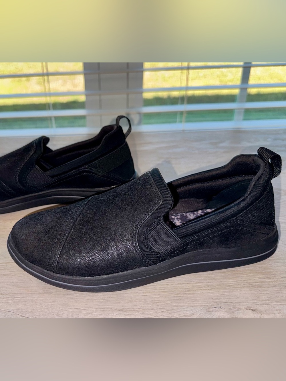 Clarks Cloudsteppers Black Slip-On Style Comfort Shoes Women’s size 6.5